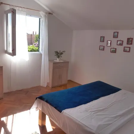 14996c Apartment